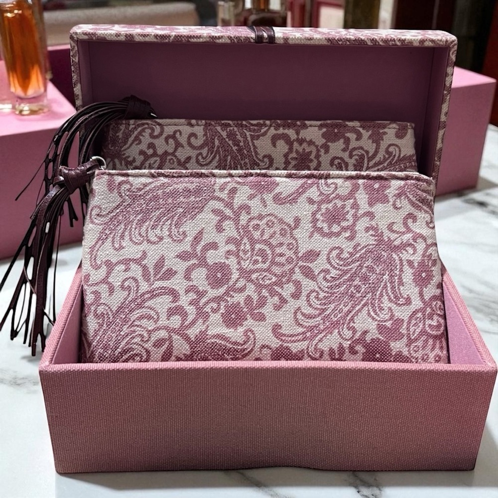 Victoria's Secret Pink and Cream Pouch☑️
